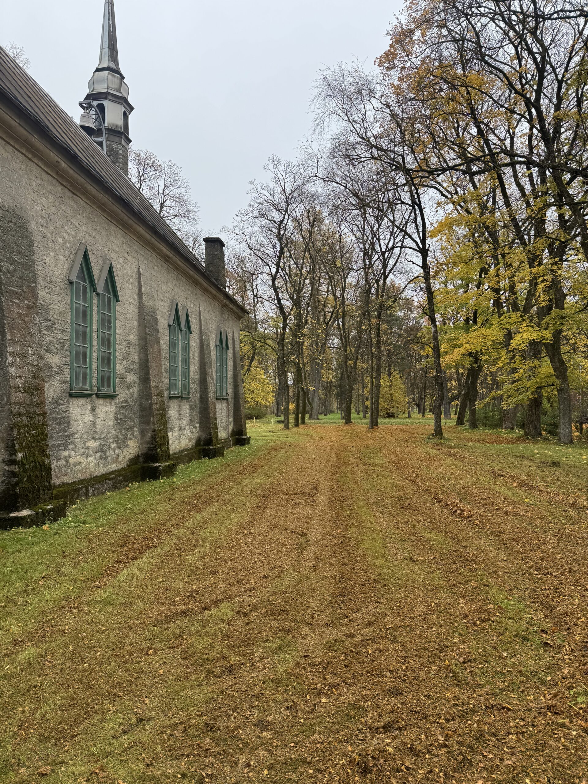 lehtede multšimine Kundas